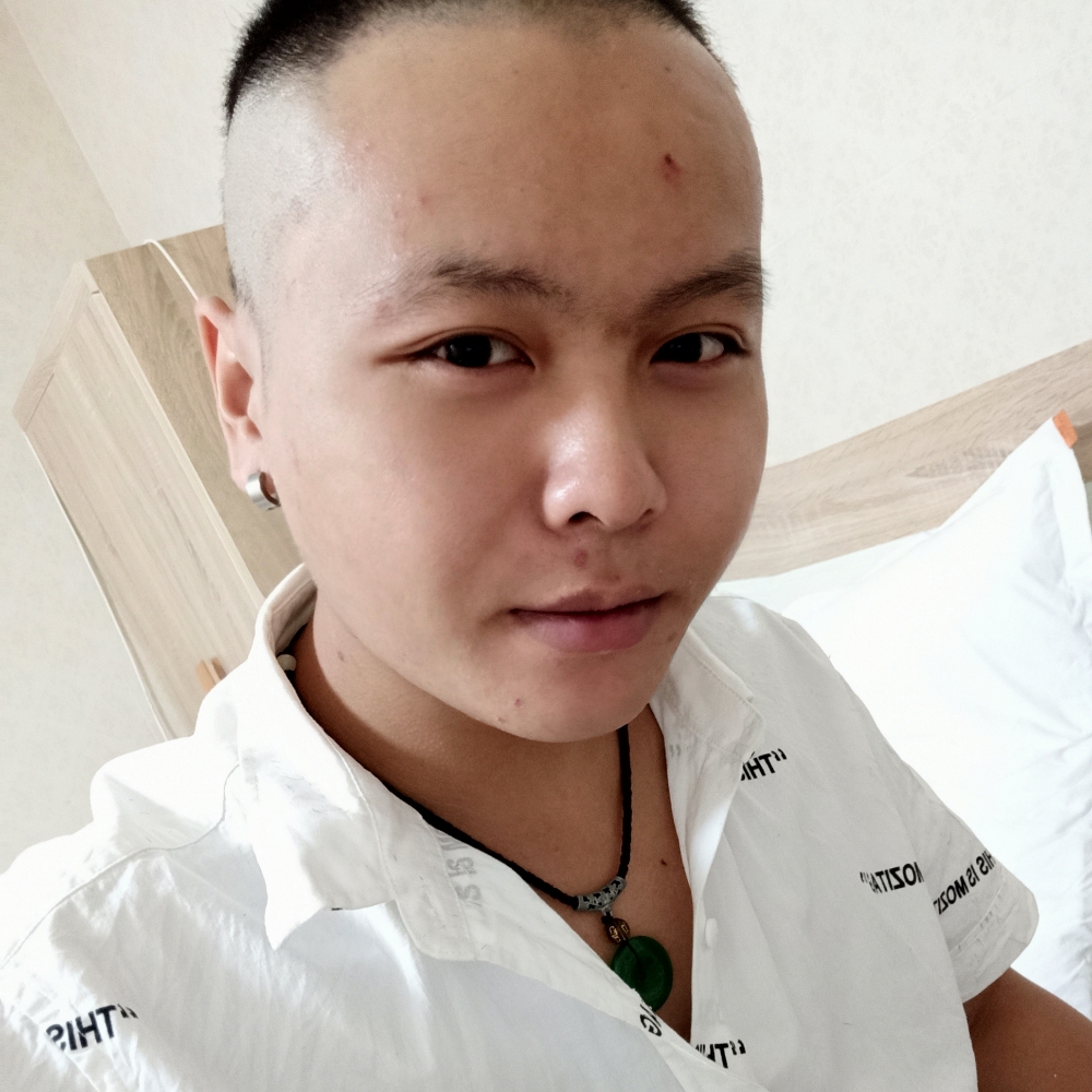 孤單苦恋鲜花的照片
