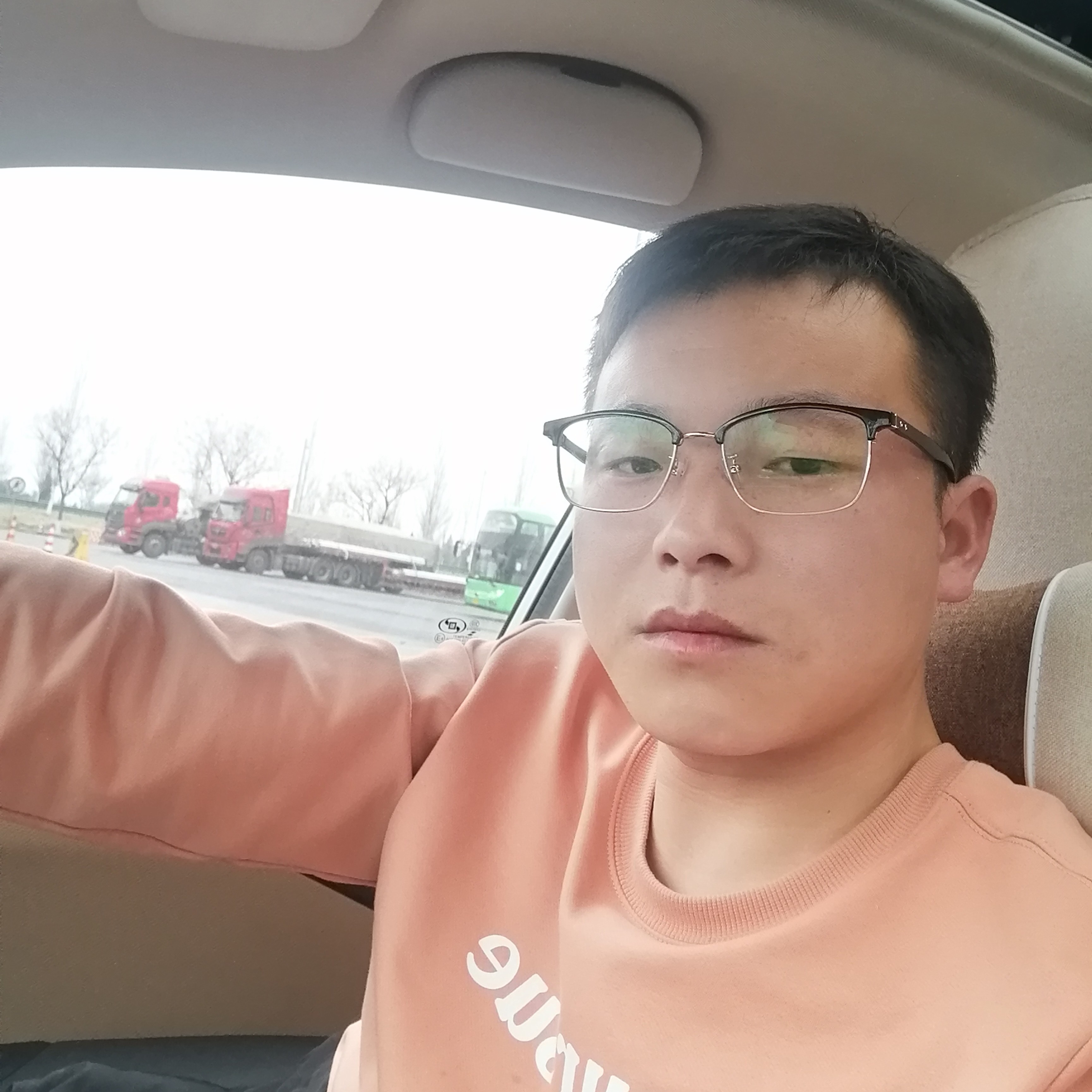清秀回眸樱桃的照片