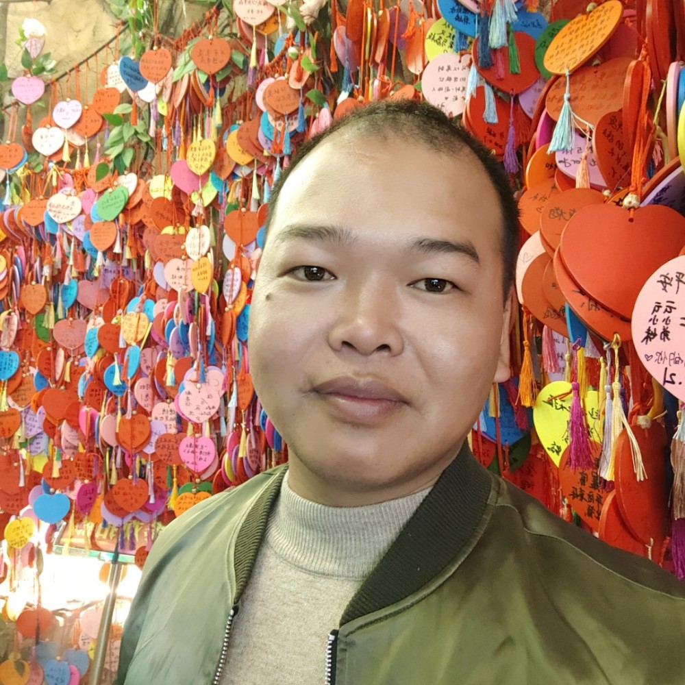 明  天的照片