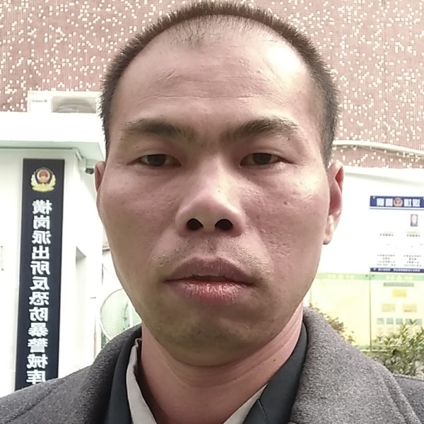 无名份黄梓珈的照片