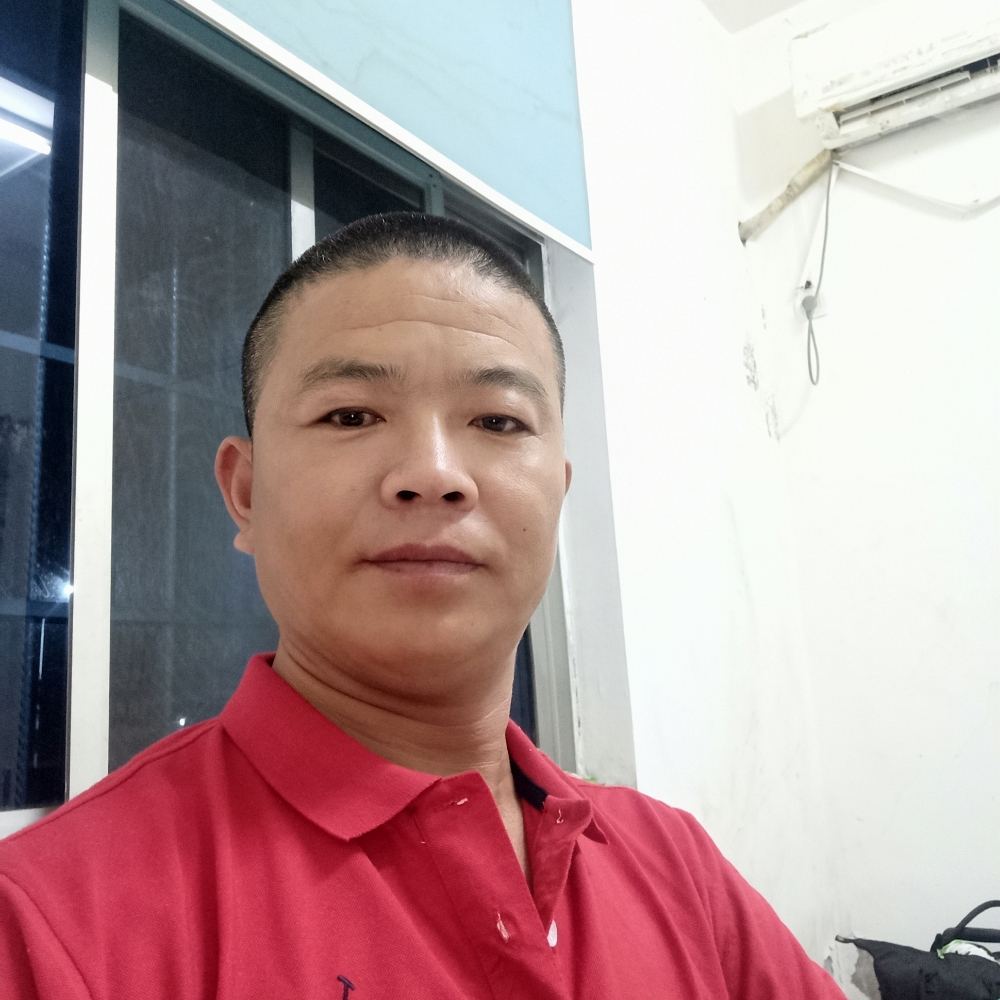小伙强健的照片