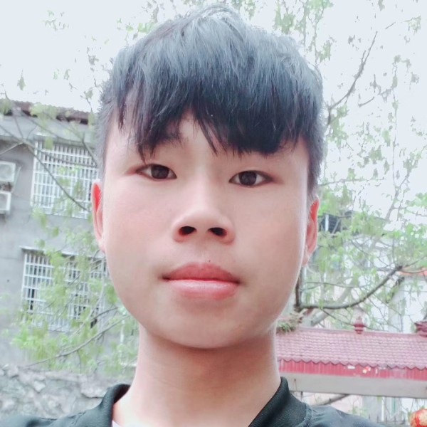 激昂踢外套的照片