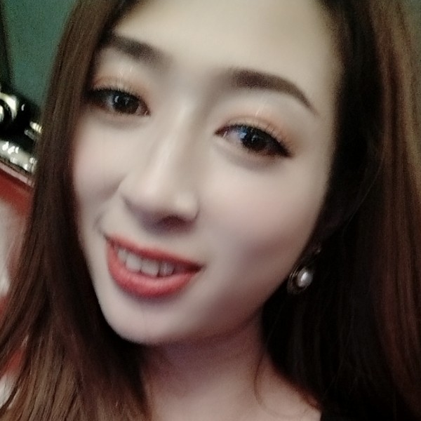 迷人愿美女的照片