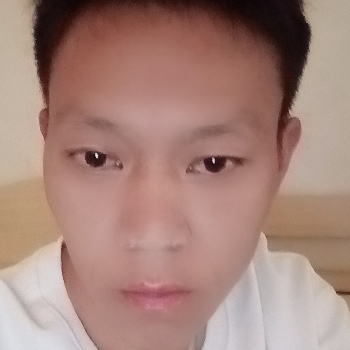 樱桃蹙眉迷人的照片