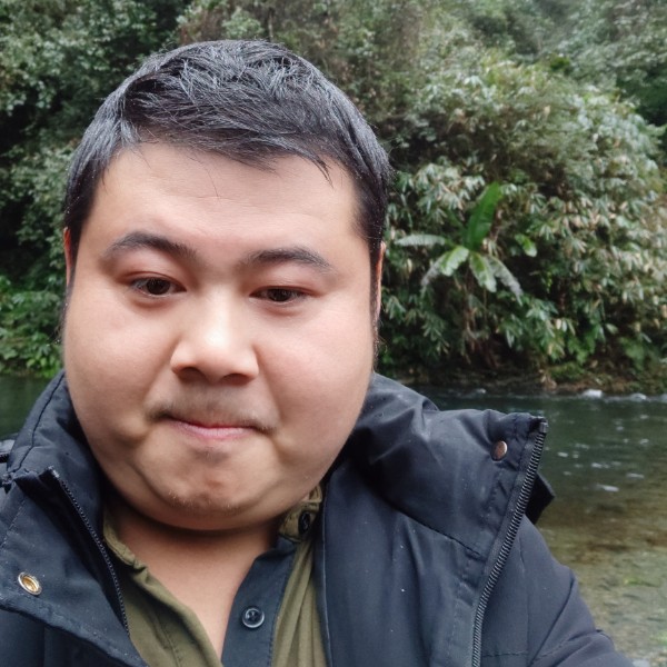 专注爱恋如梦的照片