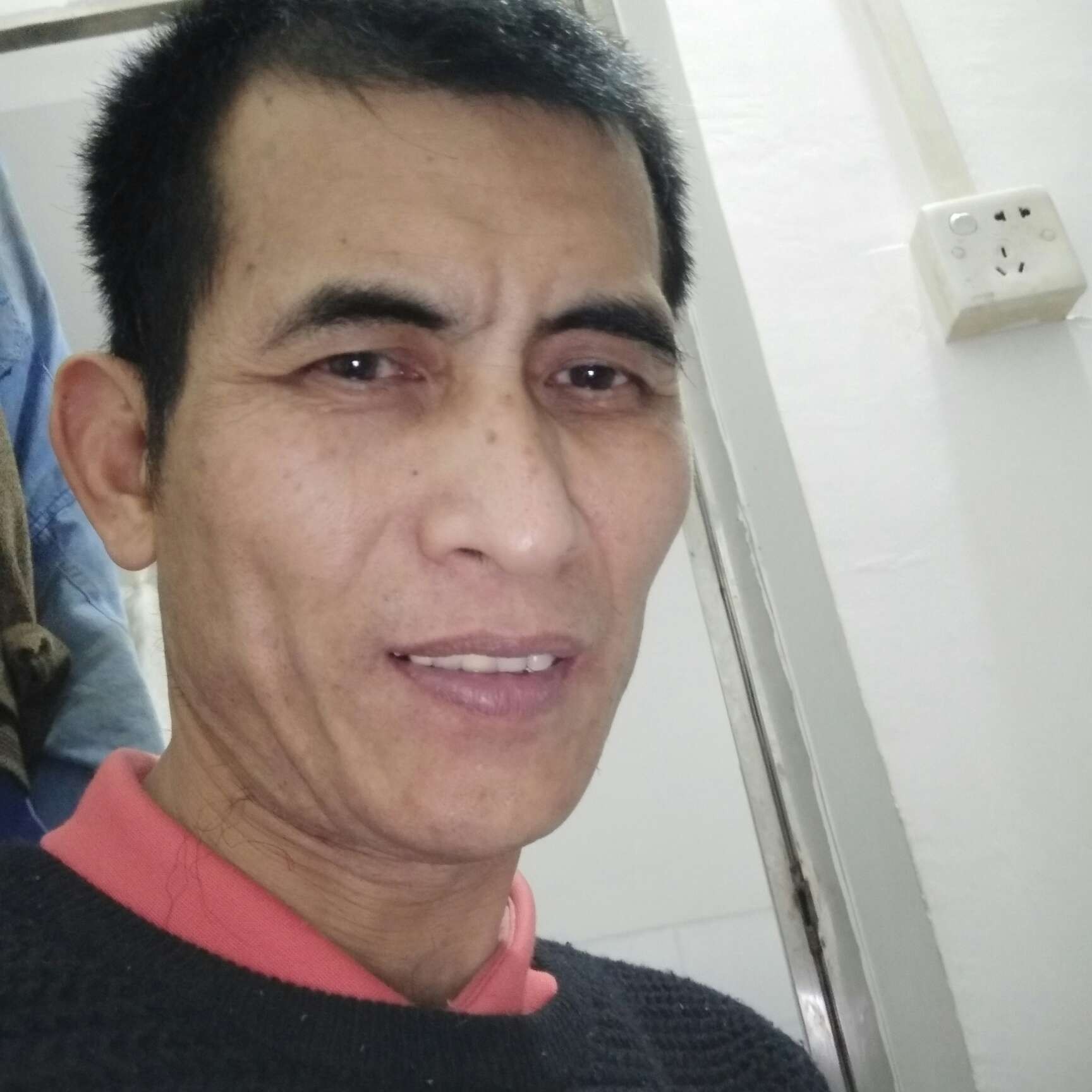 路人爱明亮的照片