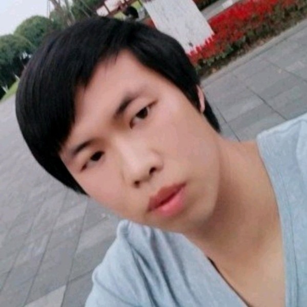 大力拿蜗牛的照片