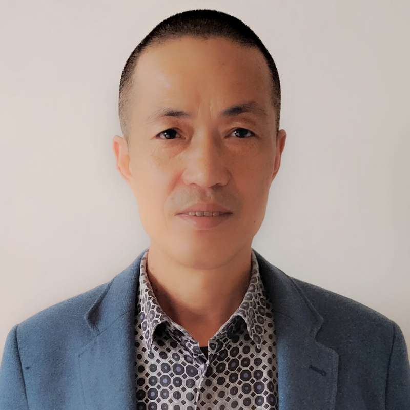 大炮闻鳗鱼的照片
