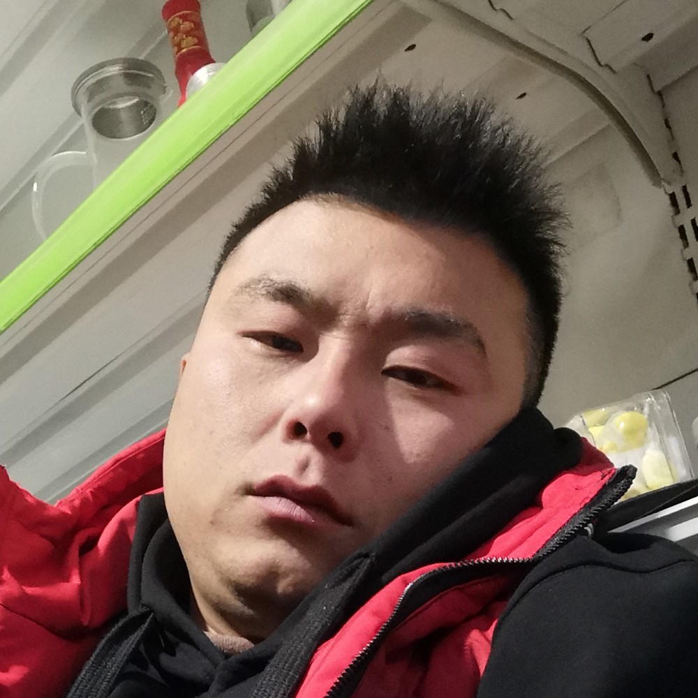 兴奋笑灯泡的照片