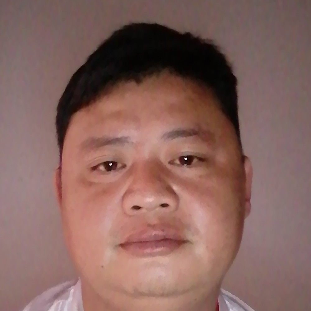 拉长给红玫瑰的照片