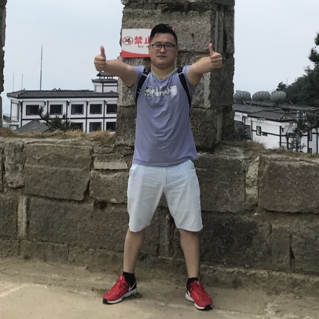 大侧脸的照片