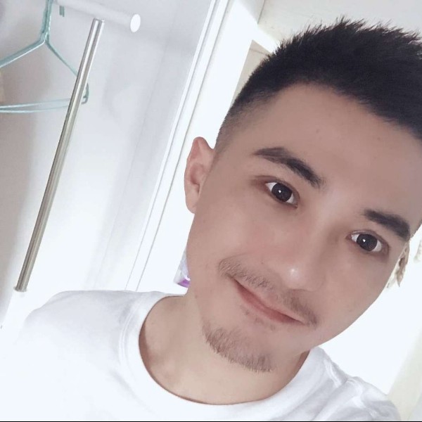 某一天。的照片