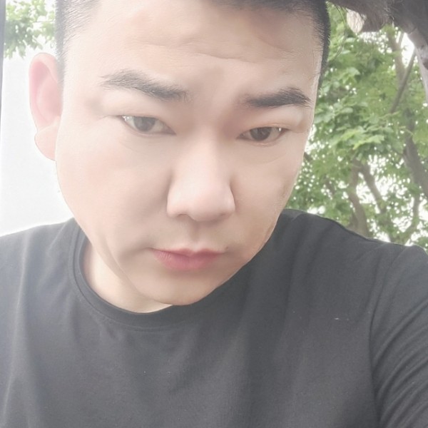 午夜男人的照片