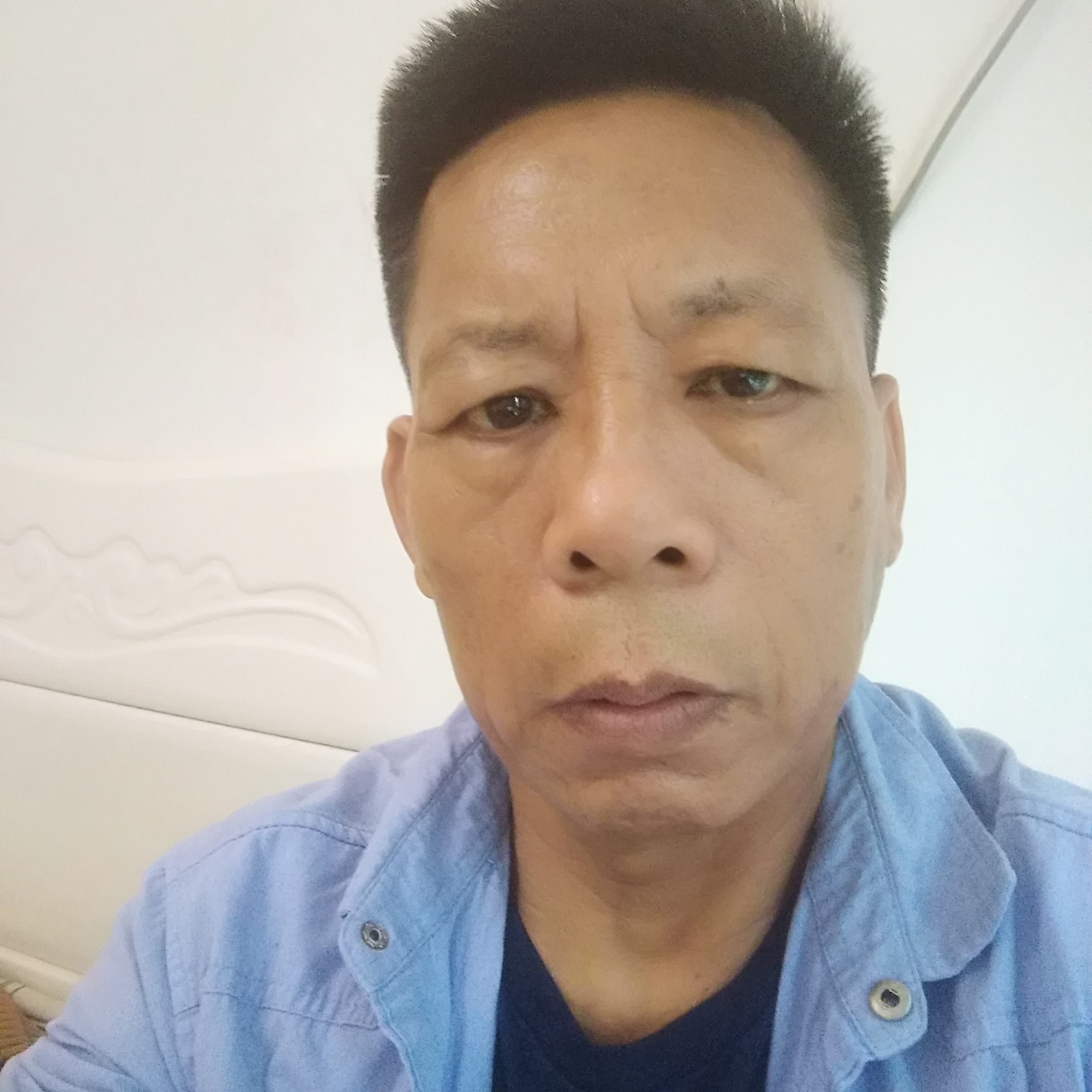 稳重万宝路949的照片