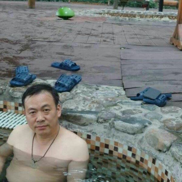 睡醒的龙的照片