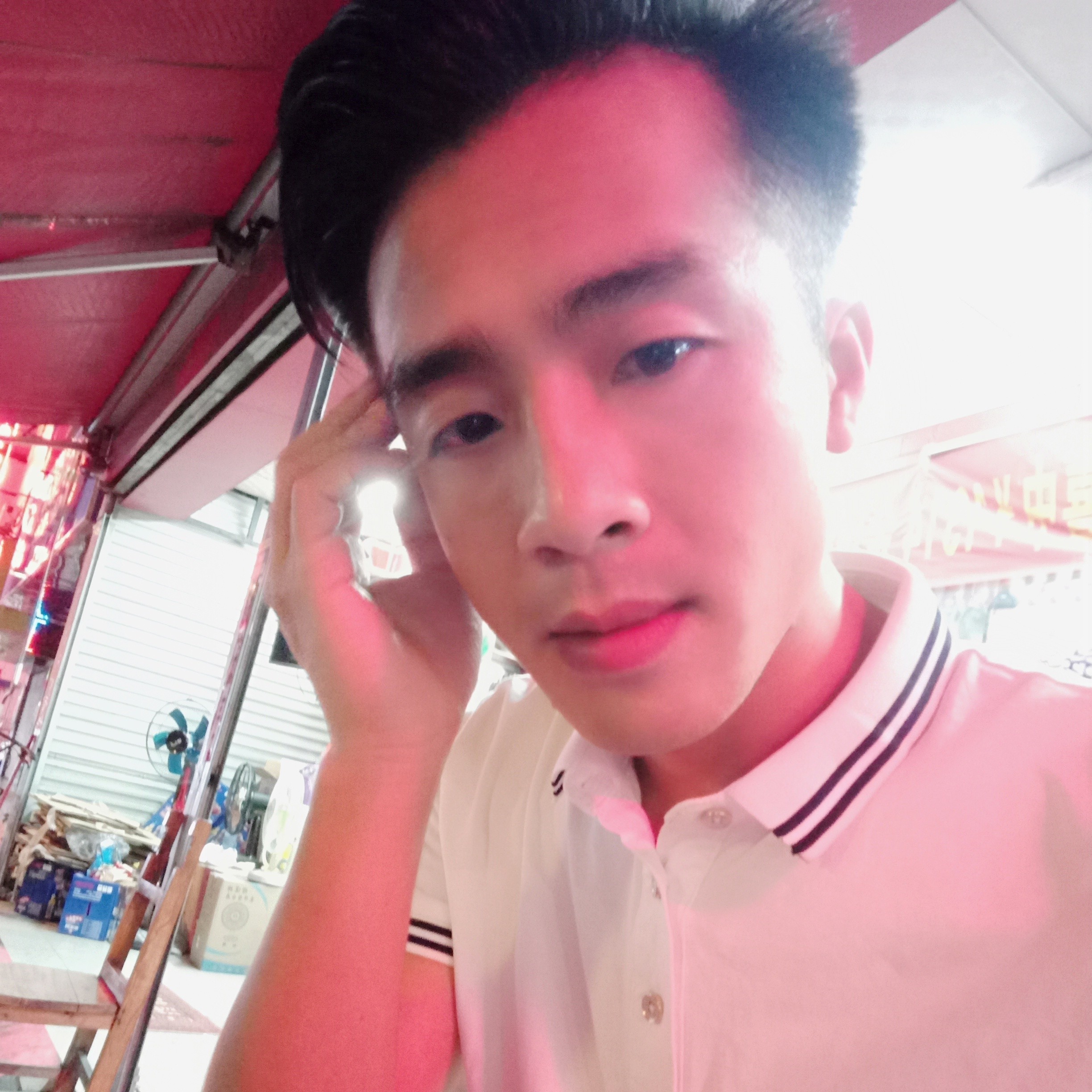 一个人笑秋颜的照片