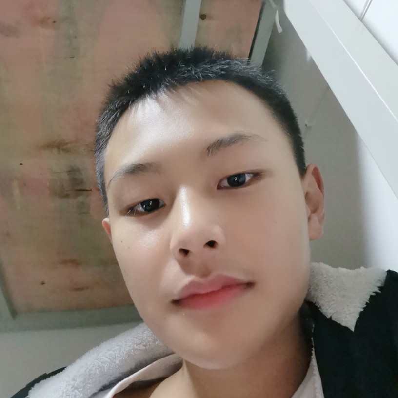 大胆蹙眉镜子的照片