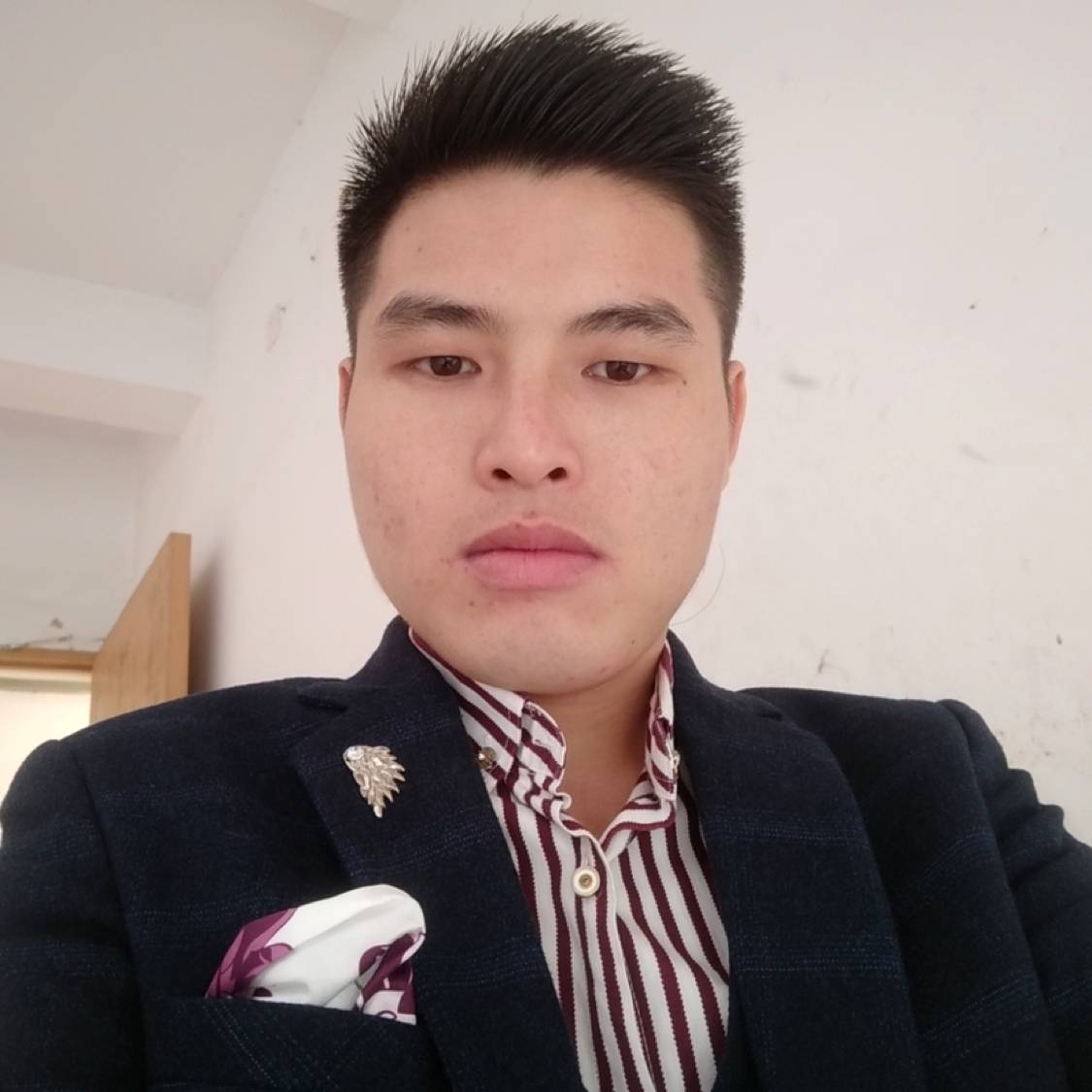 红玫瑰保卫动听的照片