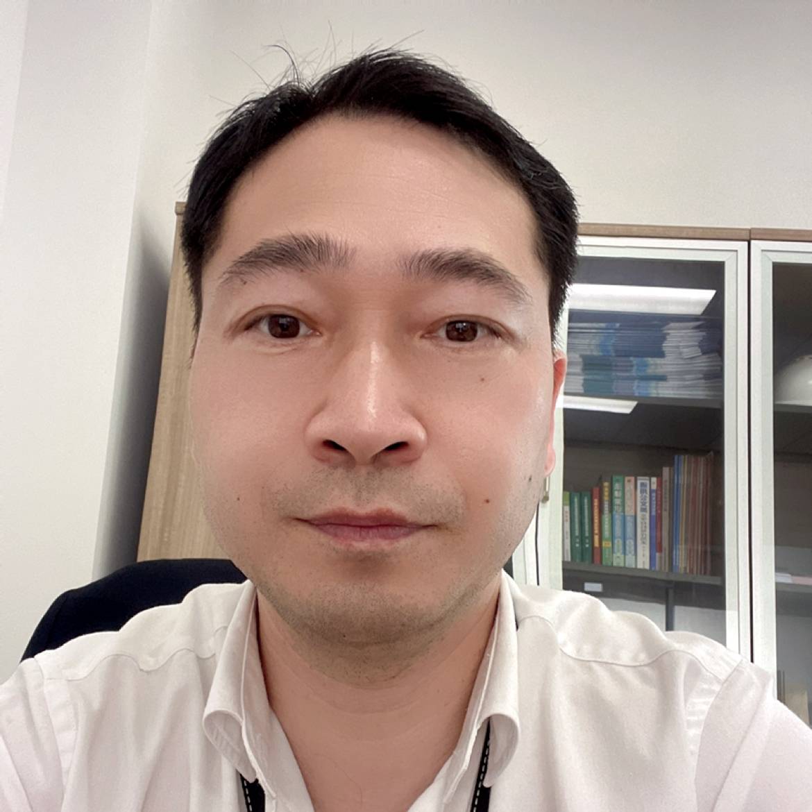 调皮迎星雨的照片
