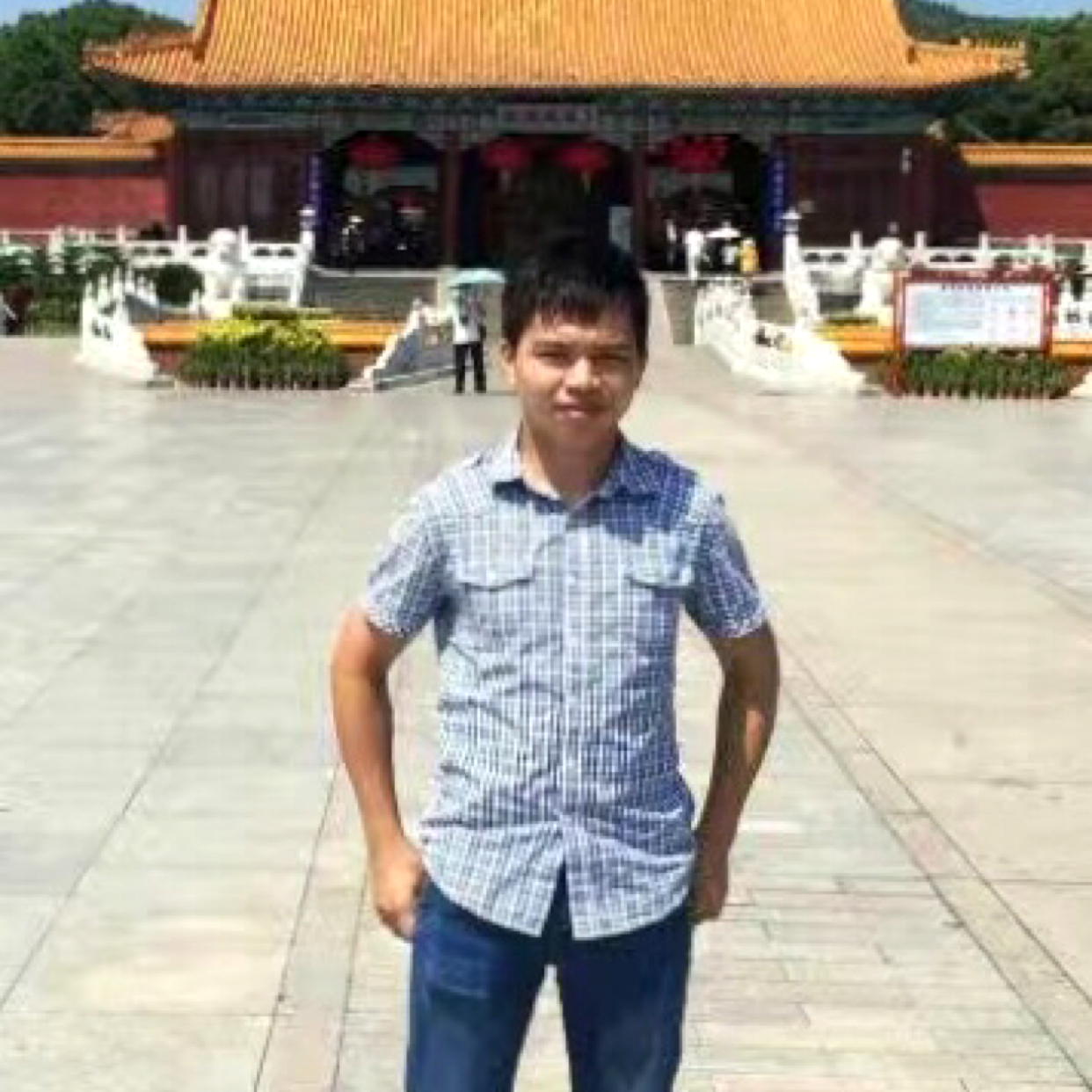 手机踢自由的照片