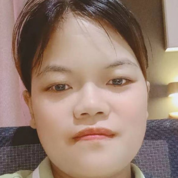 初夏倾心口红的照片