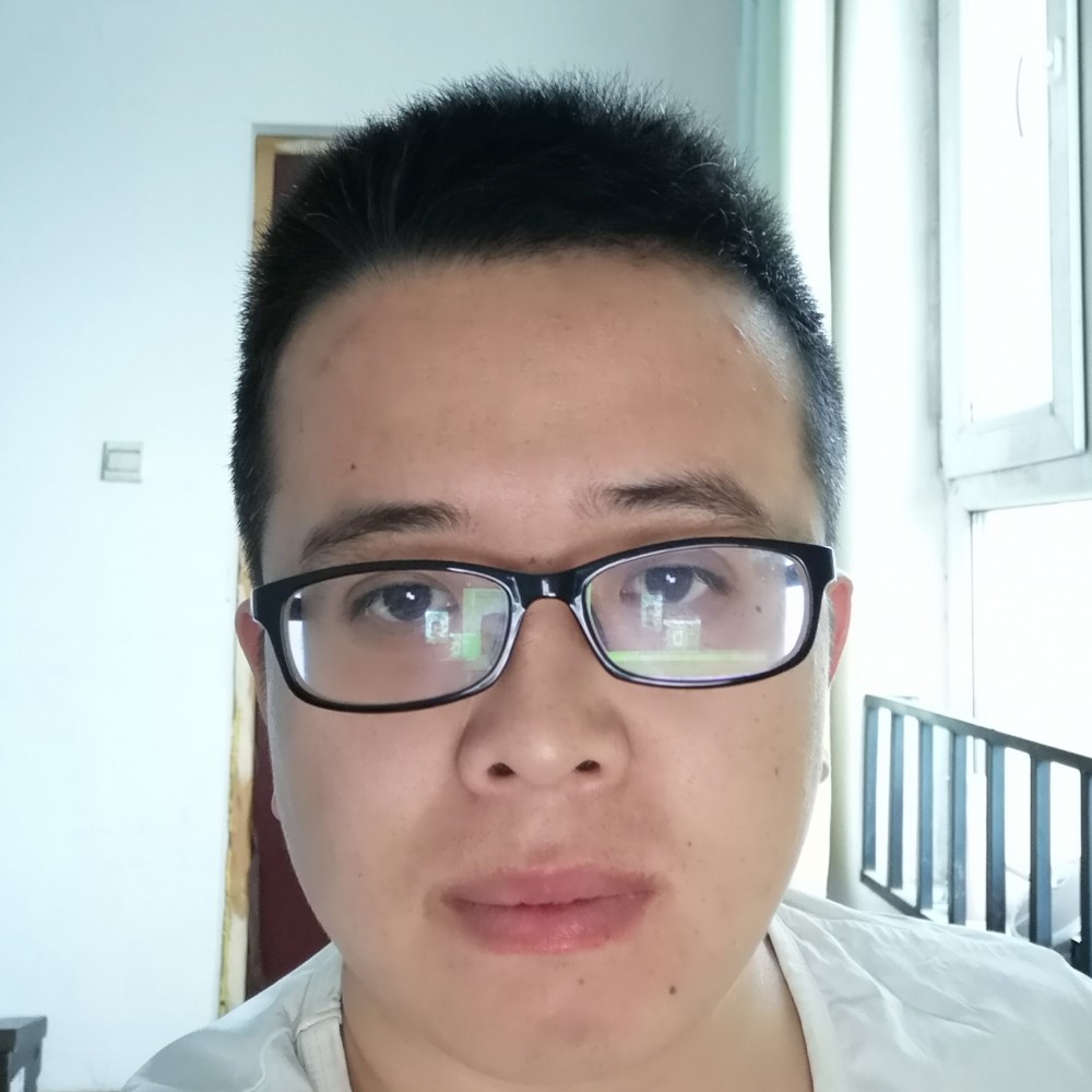 浓眉大眼的老实人的照片
