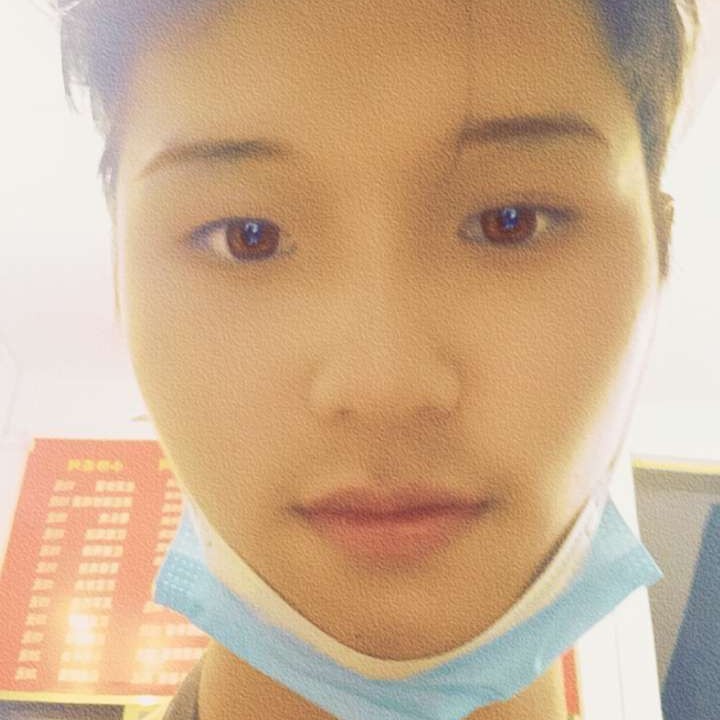 个性蹙眉心劫的照片