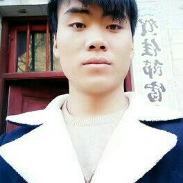 好色的小哥哥的照片
