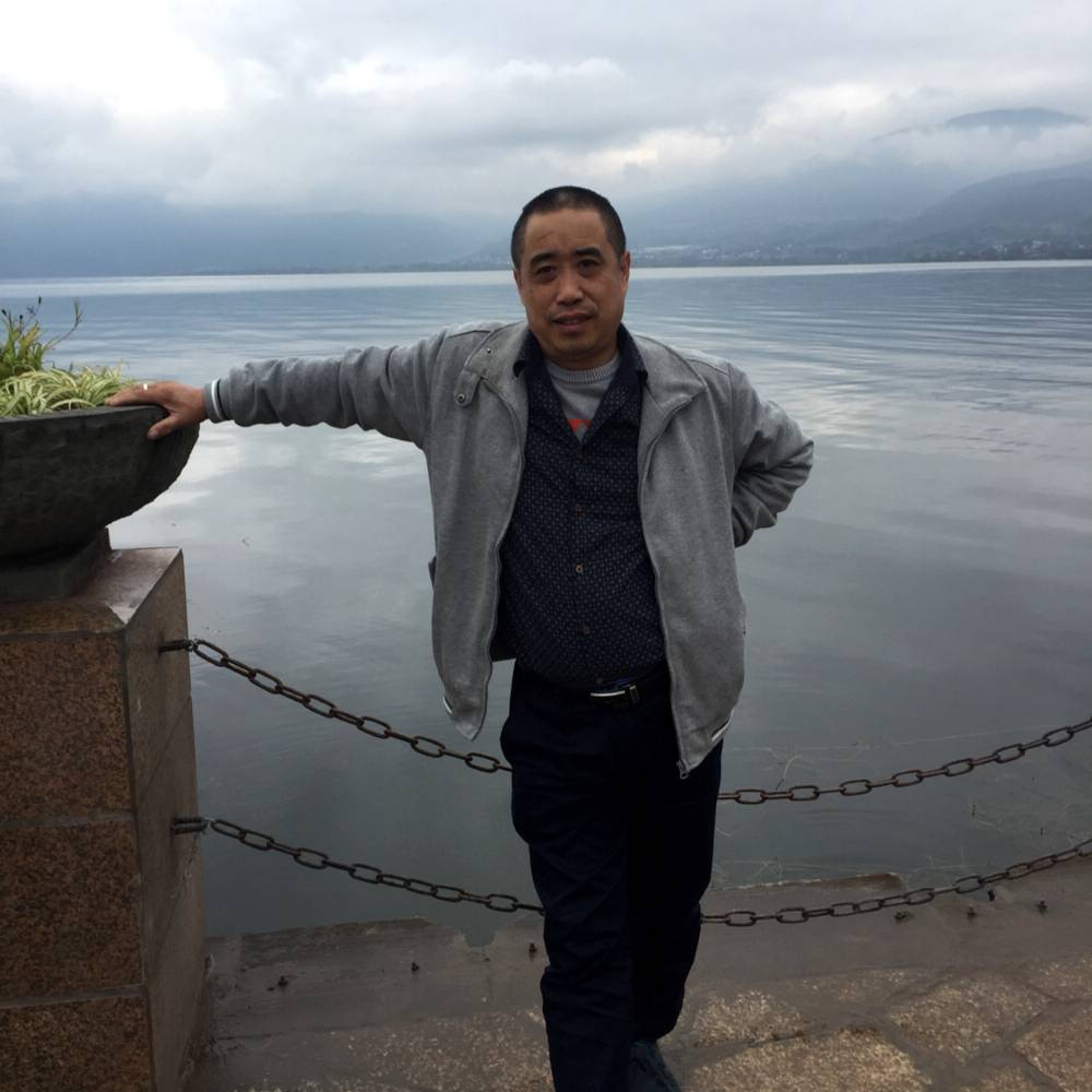 甜美漫步小蝴蝶的照片