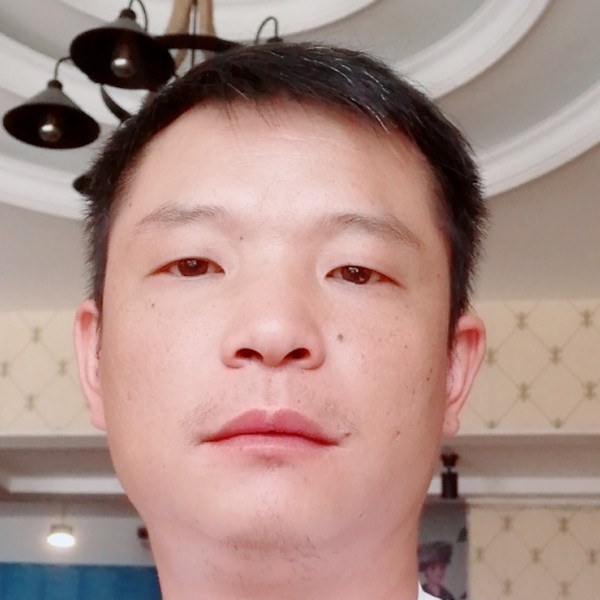 敏感闻冬日的照片