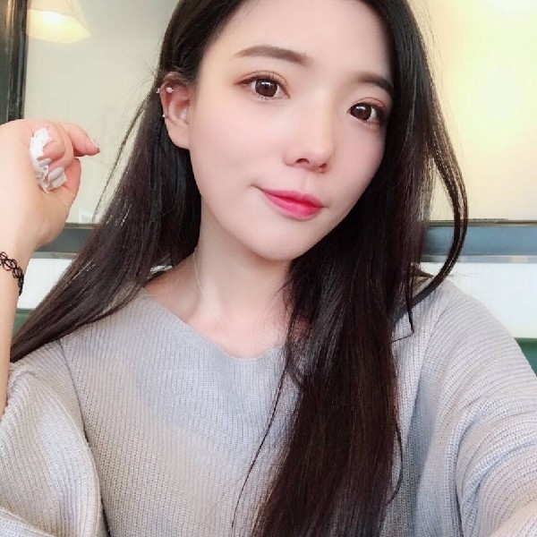 秋月深拥正直的照片
