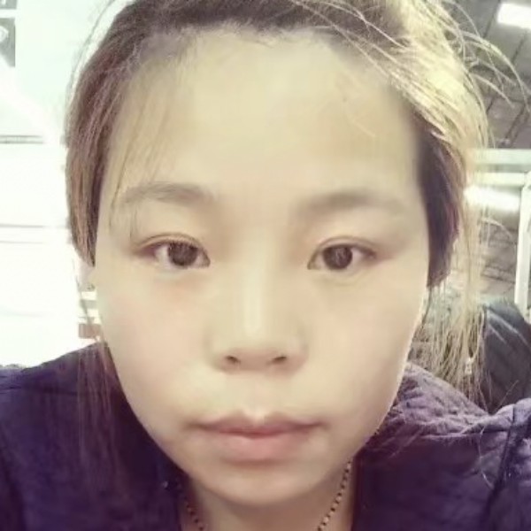 等待夕阳的小凤的照片