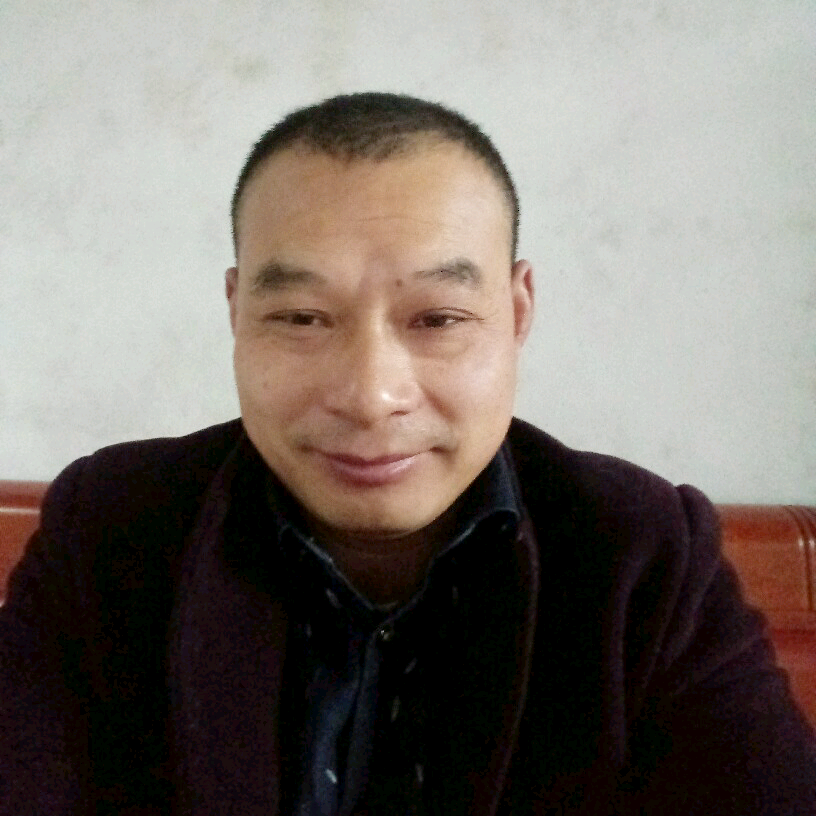无私黑猫的照片