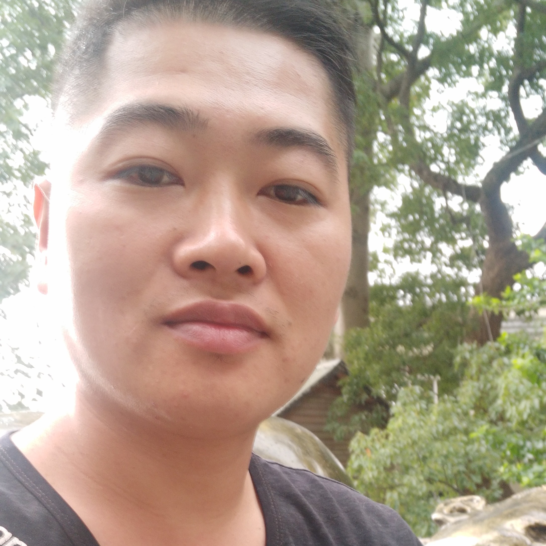 黑米相许灼热的照片
