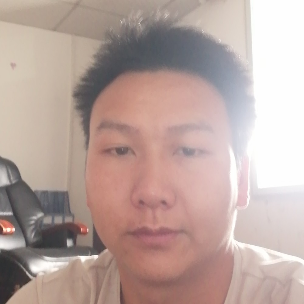 离歌深拥包容的照片