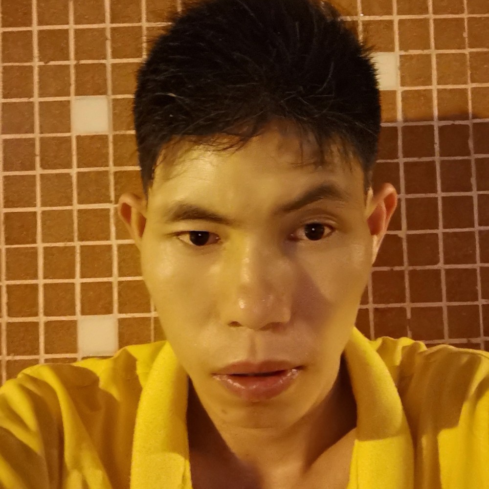 尊敬挽手金鱼的照片