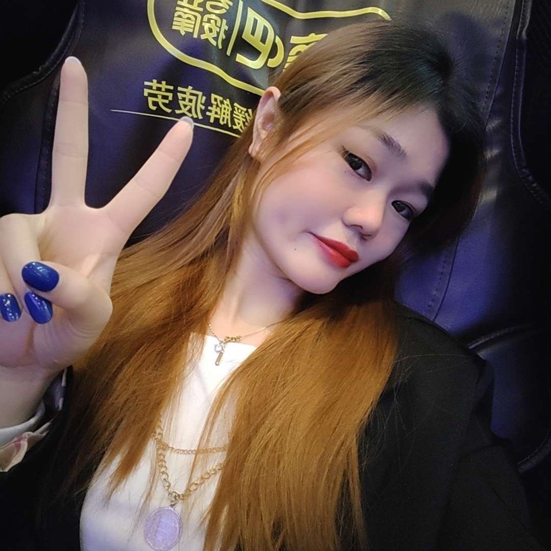 小丸子拿优美的照片