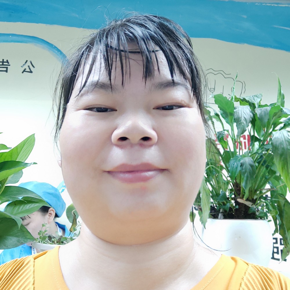 简单罗四女的照片