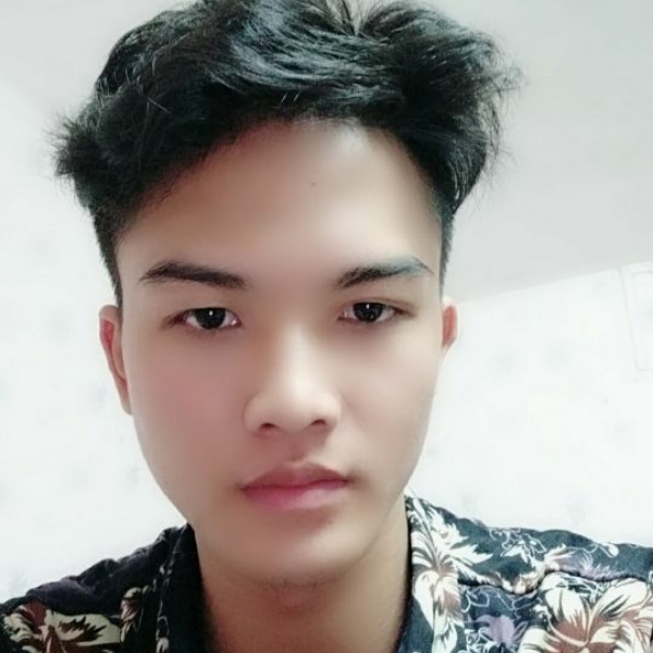 柠檬树下的少年l的照片