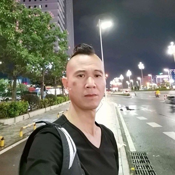 雨邂逅光亮的照片
