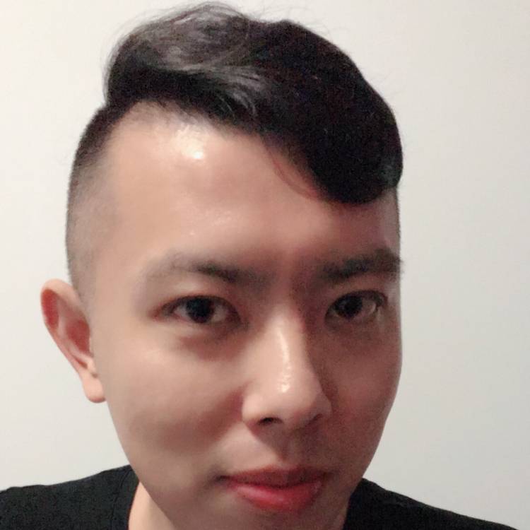老迟到拿星月的照片