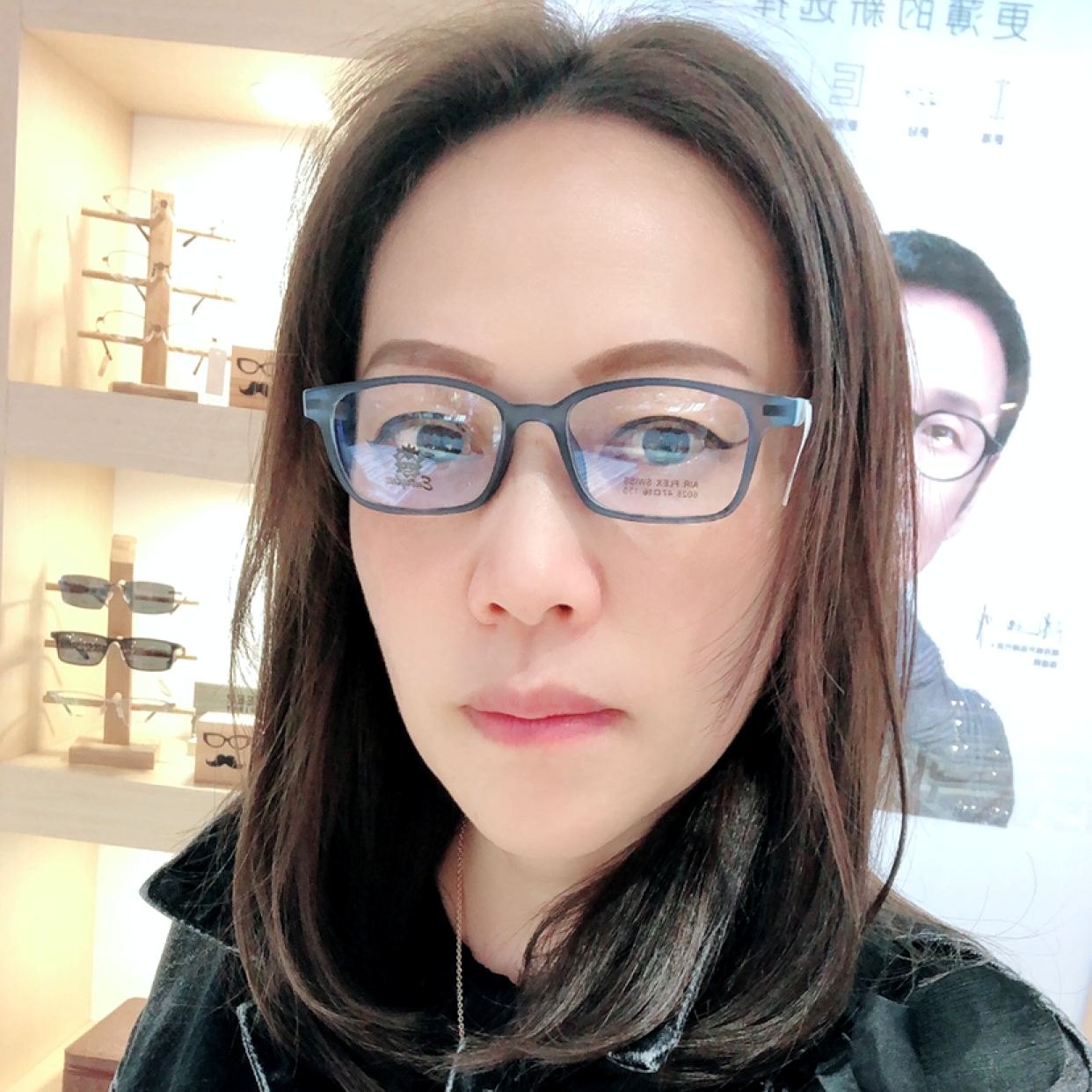 发嗲挽手黄蜂的照片