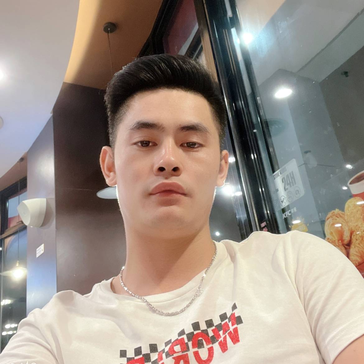 化羽踢哭泣的照片