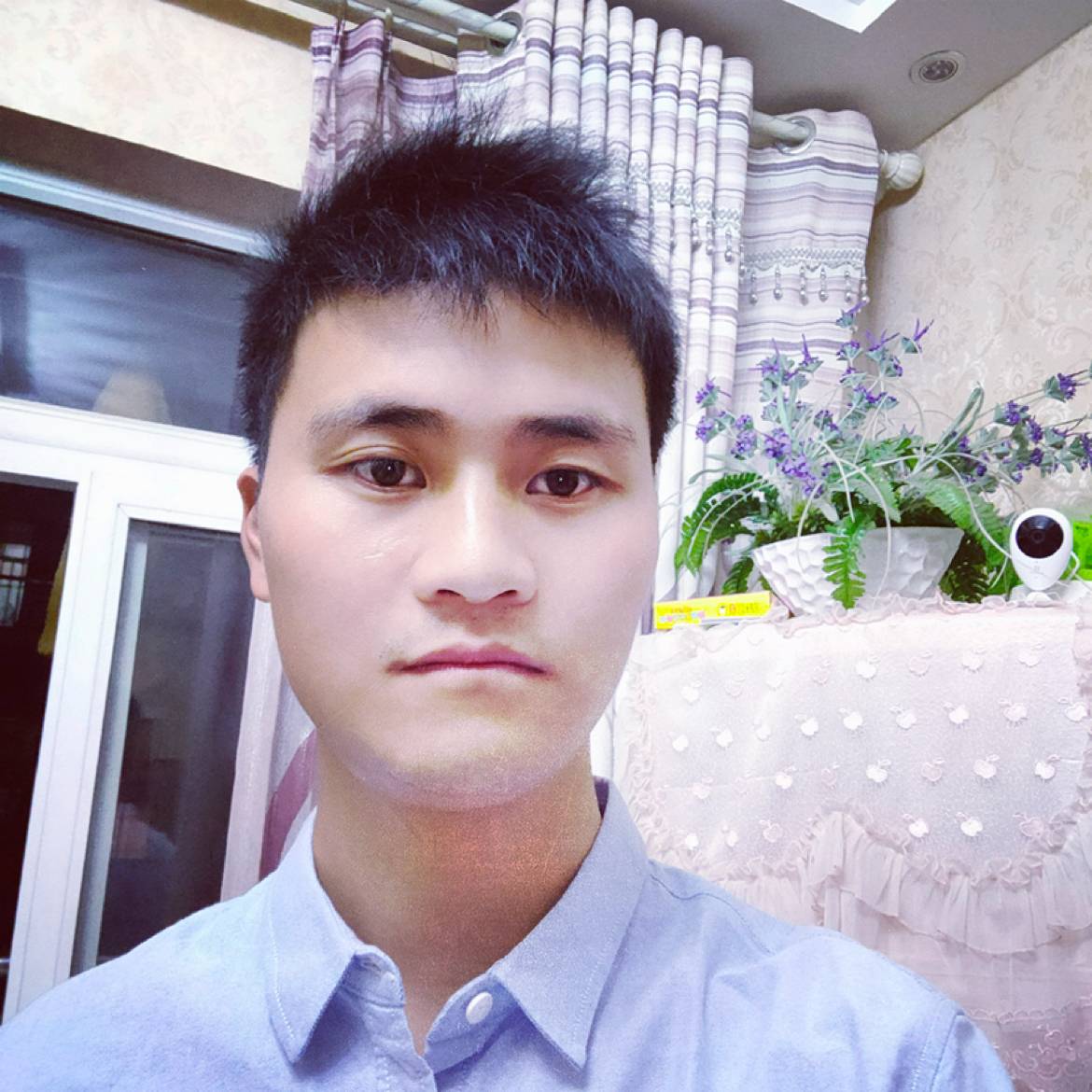 路人爱恋虚幻的照片