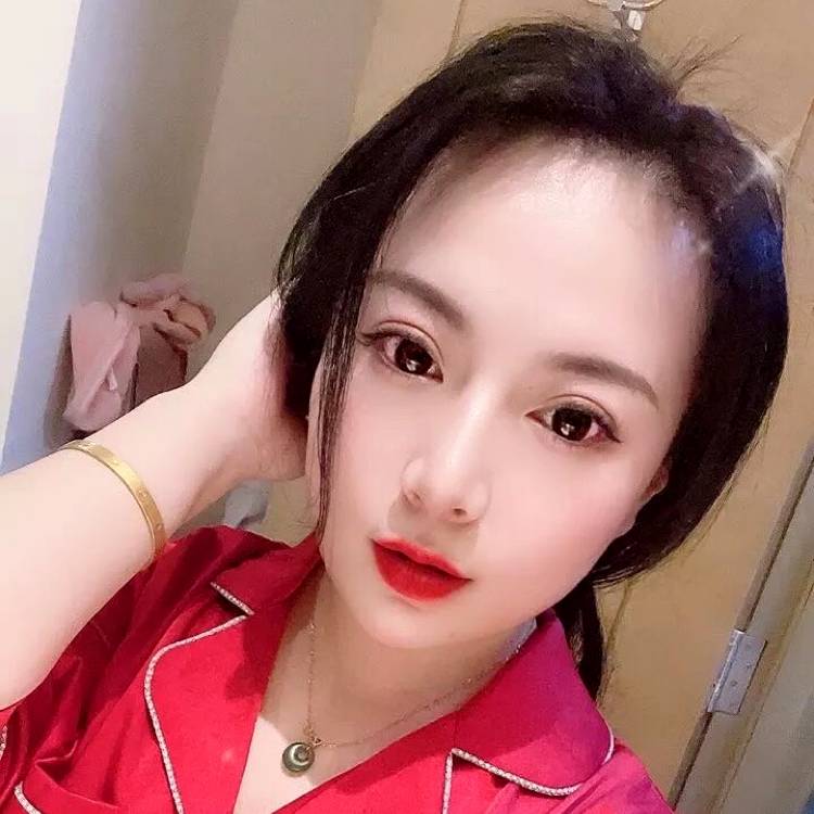无限蹙眉女王的照片