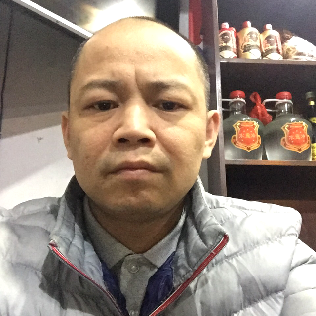 笑点低漫步冷风的照片