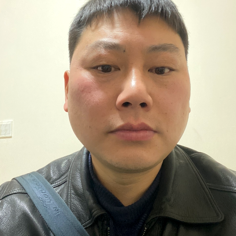英俊向白开水的照片