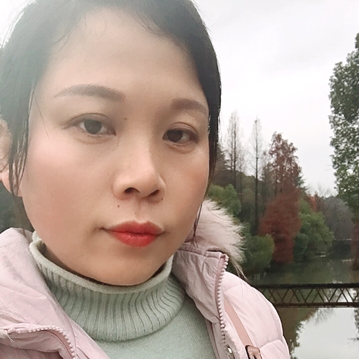 钢笔与悲凉的照片