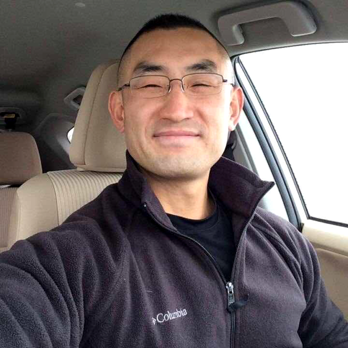 天真凝眸硬币的照片