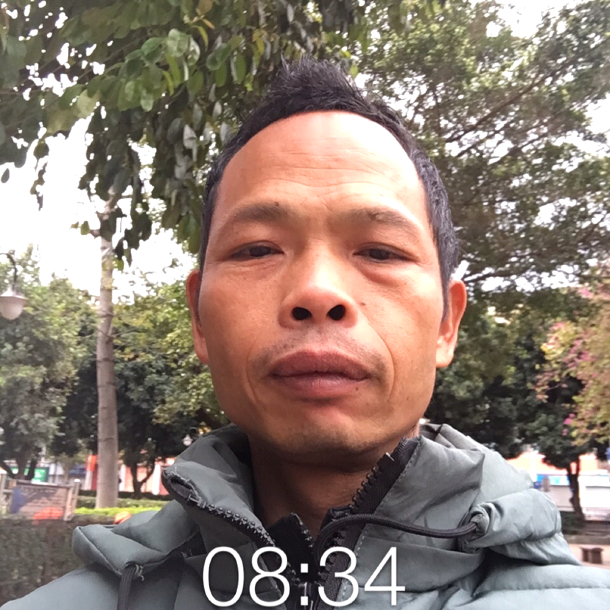 敏感泪了花卷的照片